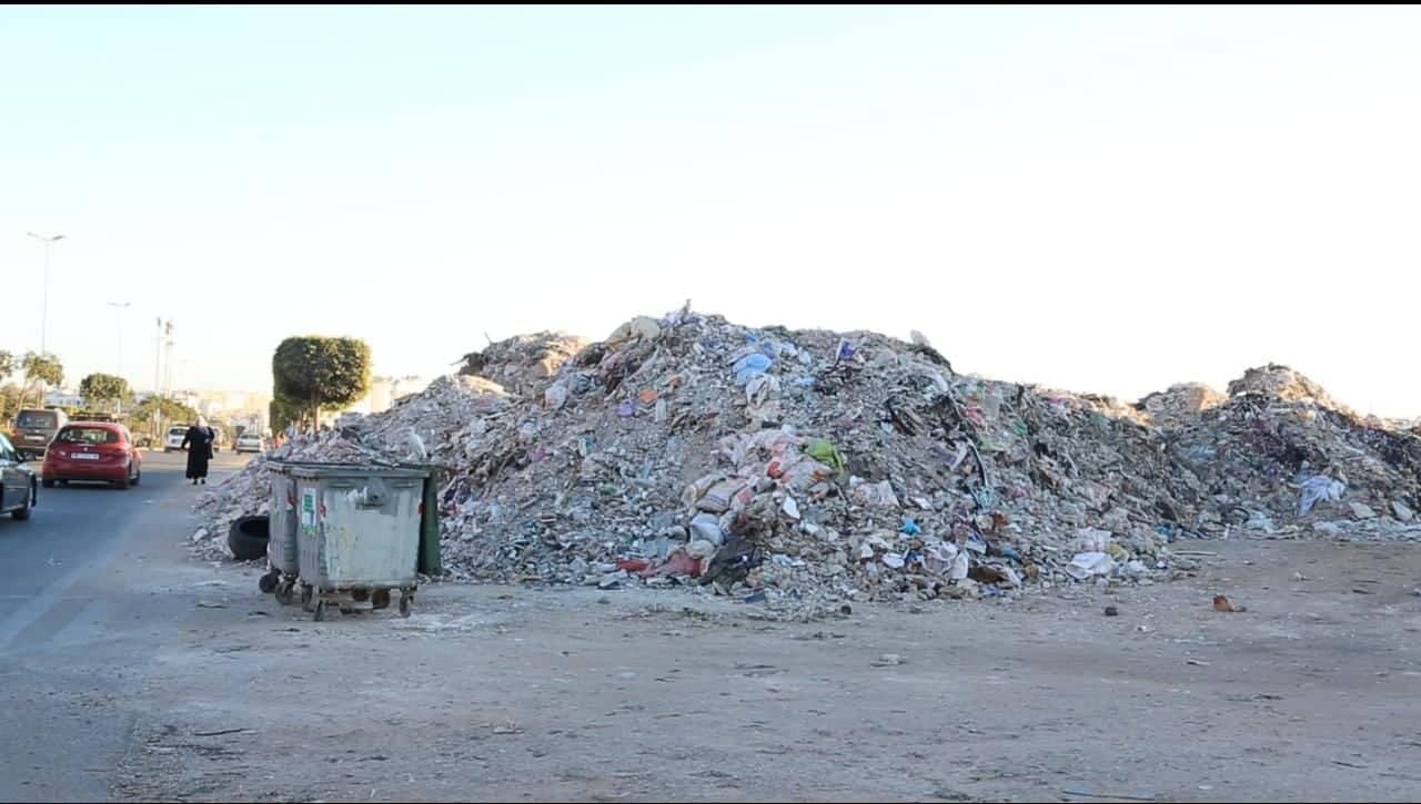 النفايات الهامدة بالبيضاء.. منتخبون يقترحون تسييج الأراضي العارية بالتوافق مع ملاكها