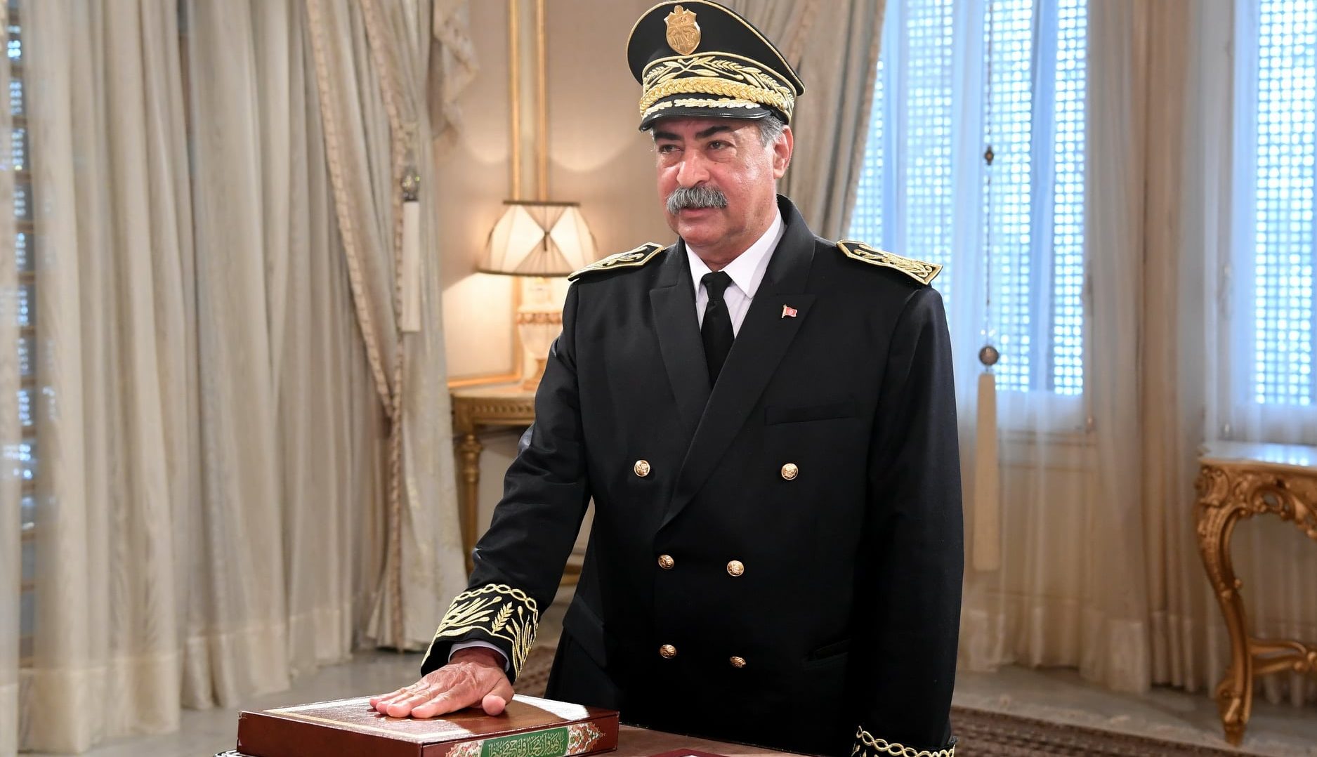 تعيين وزير جديد للداخلية فتونس بعد استقالة الوزير السابق توفيق شرف الدين